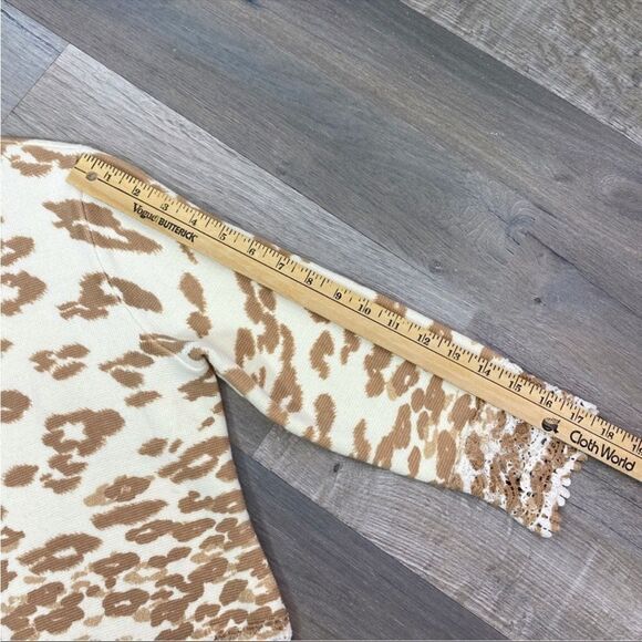 Chico’s Charlee Cheetah Lace Hem Crop Cardigan Sweater Cream Tan Small - Picture 12 of 13